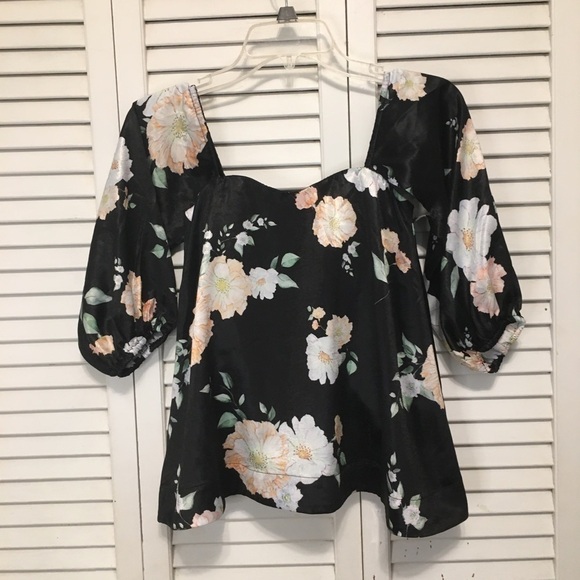 We Are Kindred Tops - We Are Kindred Floral Satin Blouse Size 0